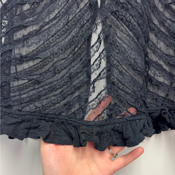 Free People She's A Doll Top Tank Top Back Buttons Black Lace Ruffle Hem Size S - Picture 5 of 8
